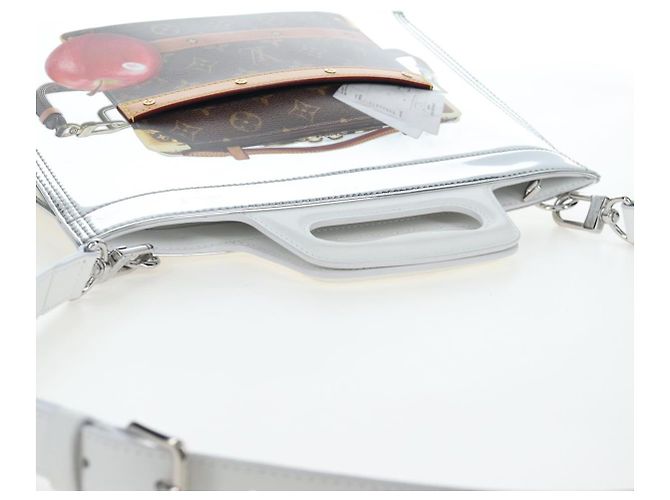 LOUIS VUITTON Freezer Bags Soft Trunk Pelle verniciata M23123 LV Auth 203200SAM Argento - vista 6