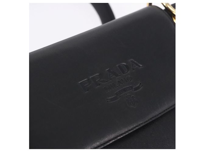 Bolsa de Ombro com Corrente PRADA em Couro Preto e Ouro Auth am12576V Dourado - vista 22
