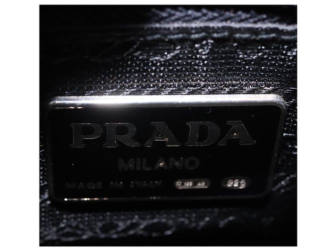 Bolsa de Ombro com Corrente PRADA em Couro Preto e Ouro Auth am12576V Dourado - vista 25