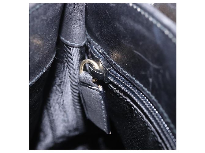 Bolsa de Ombro com Corrente PRADA em Couro Preto e Ouro Auth am12576V Dourado - vista 28