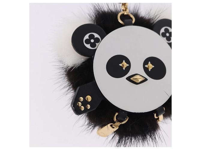 LOUIS VUITTON Porte Cles Wide Panda Bag Charm Fur Black M63094 LV Auth 204063M Nero Bianco - vista 4
