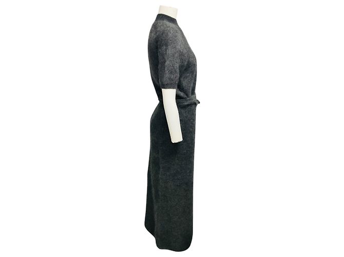 Adam Lippes Ari Top aus gebürstetem Kaschmir in Heather Grey und Levi Midi-Rock mit Gürtel Grau - Ansicht 2