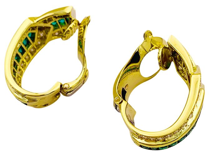 Orecchini Van Cleef & Arpels, "Ceinture", oro giallo, diamanti e smeraldo. - vista 2