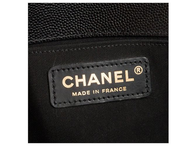 CHANEL - Borsa a tracolla mini Chanel Boy in pelle caviar nera Nero - vista 7