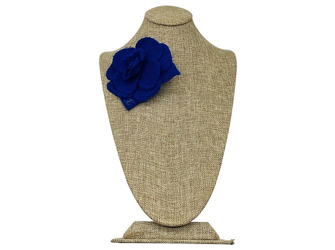 Spilla in tweed Chanel Blue CC Logo Camellia - vista 4