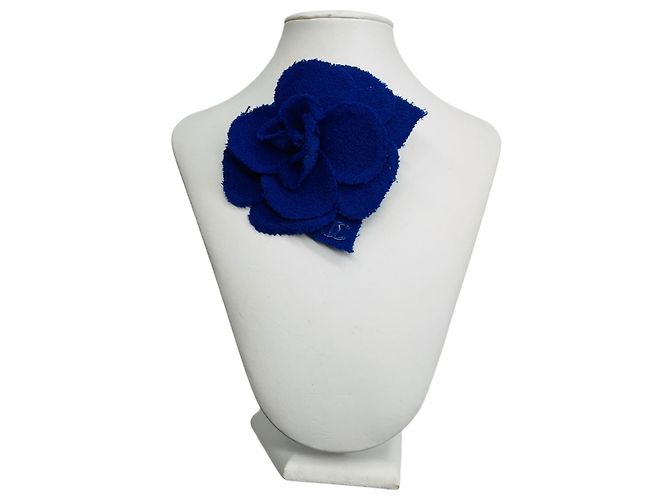 Spilla in tweed Chanel Blue CC Logo Camellia - vista 5