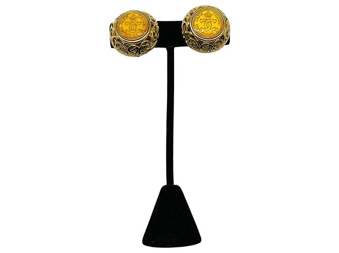Orecchini a clip Chanel Vintage Gold Enameled CC Logo D'oro - vista 2