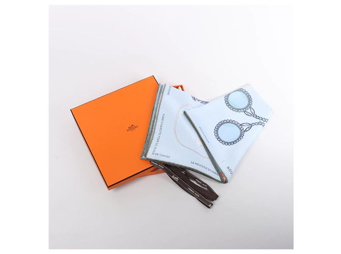 Hermès Carré 90 "Nous Sommes Inséparables" Seidentuch in Blau - Ansicht 15