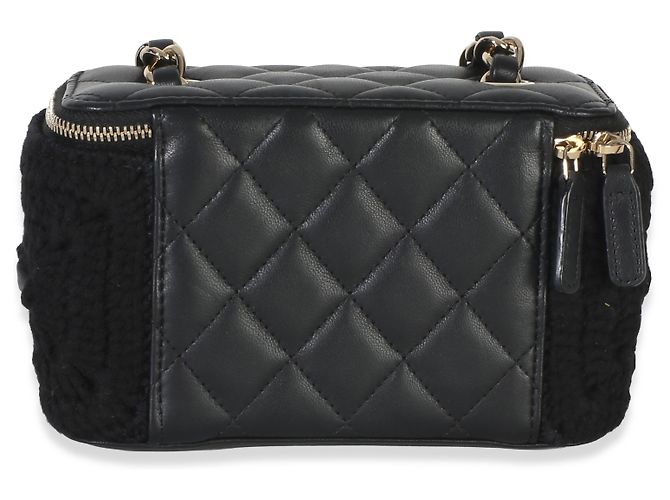Piccolo beauty case Chanel in pelle di agnello matelassé nera con gancio e catena Nero - vista 2