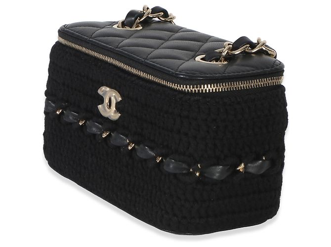 Piccolo beauty case Chanel in pelle di agnello matelassé nera con gancio e catena Nero - vista 3