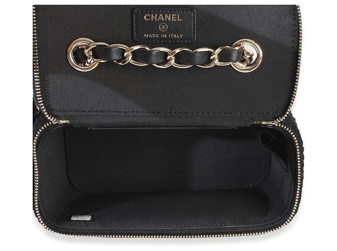 Piccolo beauty case Chanel in pelle di agnello matelassé nera con gancio e catena Nero - vista 5