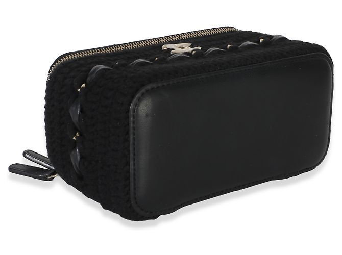 Piccolo beauty case Chanel in pelle di agnello matelassé nera con gancio e catena Nero - vista 7
