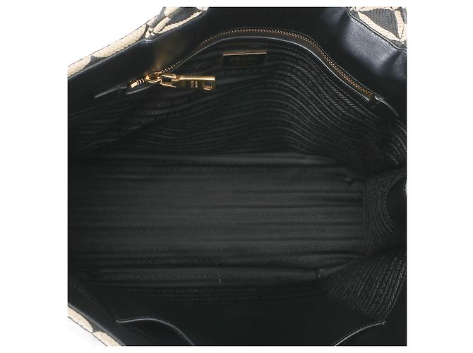 borsa Tote Grande Prada in Jacquard Saffiano Triangolo Symbole Ricamato, Nero e Beige - vista 5