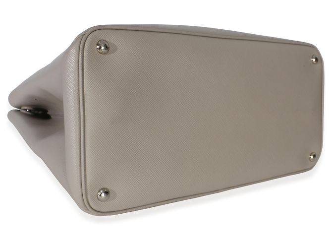 Prada Große Turnlock Twin Tote aus Saffiano-Leder in Hellgrau Braun - Ansicht 4