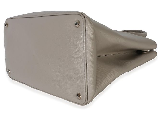 Prada Große Turnlock Twin Tote aus Saffiano-Leder in Hellgrau Braun - Ansicht 6
