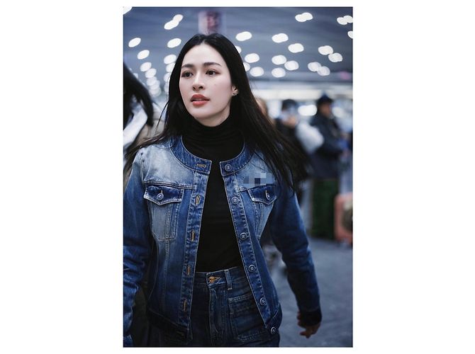 Chanel 24B Jeansjacke Blau Mehrfarben - Ansicht 8
