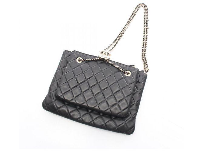 Borsa a tracolla Chanel Matelassé in pelle d'agnello nera Nero - vista 17