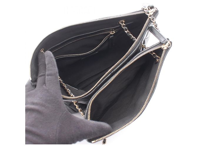 Borsa a tracolla Chanel Matelassé in pelle d'agnello nera Nero - vista 3