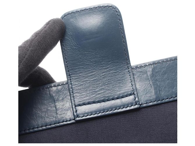 Borsa a tracolla Chanel Matelassé in pelle blu - vista 14