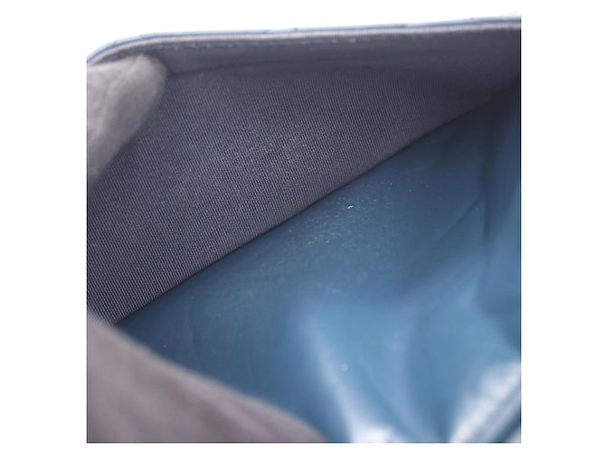 Borsa a tracolla Chanel Matelassé in pelle blu - vista 18