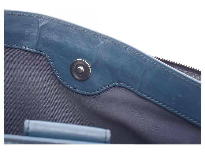Borsa a tracolla Chanel Matelassé in pelle blu - vista 19