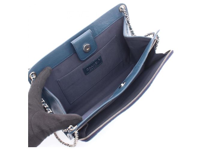 Borsa a tracolla Chanel Matelassé in pelle blu - vista 3