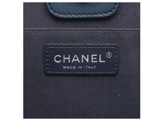 Borsa a tracolla Chanel Matelassé in pelle blu - vista 4