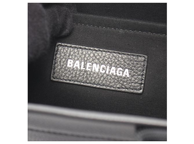 Everyday Balenciaga Tote Bag aus schwarzem Leder mit Hardware - Ansicht 4