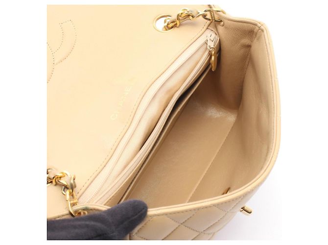 Borsa a tracolla Chanel Matelassé Small Flap Beige - vista 3
