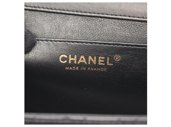 Borsa a tracolla Chanel Matelassé in pelle verniciata nera Nero - vista 4
