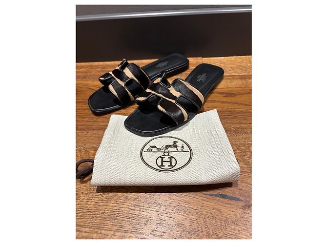 Hermès Oran Sandali in pelle di vitello stampa zebra Nero - vista 2