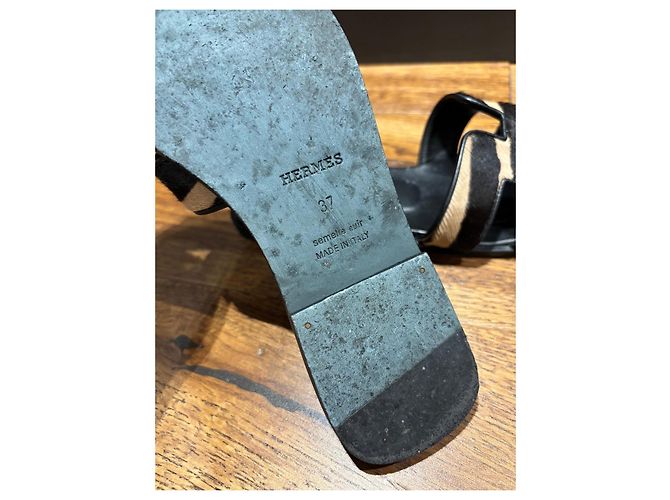 Hermès Oran Sandali in pelle di vitello stampa zebra Nero - vista 3