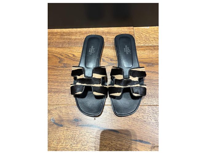 Hermès Oran Sandali in pelle di vitello stampa zebra Nero - vista 8