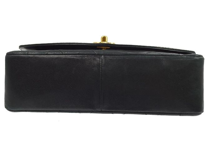 Chanel Diana Flap Quilted Lambskin Medium Nero - vista 3