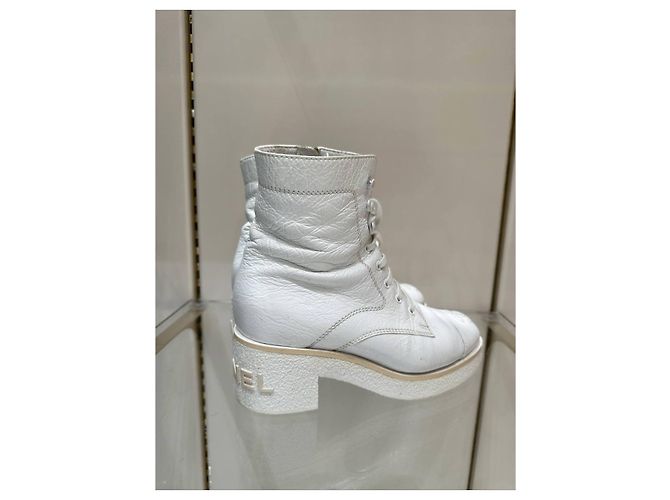 Stivaletti stringati in pelle bianca CHANEL 'Ready Steady' 37.5 Usati - vista 2