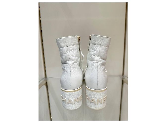 Stivaletti stringati in pelle bianca CHANEL 'Ready Steady' 37.5 Usati - vista 3