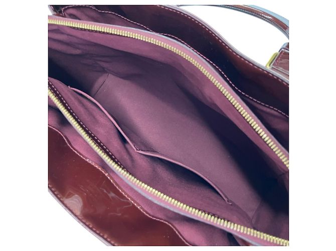 Borsa smaltata Louis Vuitton Amarante Avenue Rosso - vista 5