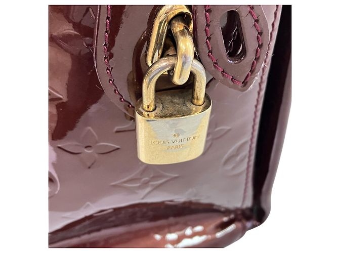 Borsa smaltata Louis Vuitton Amarante Avenue Rosso - vista 7