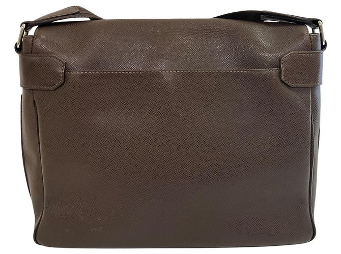 Bolsa Messenger Louis Vuitton Roman MM Marrom - vista 2