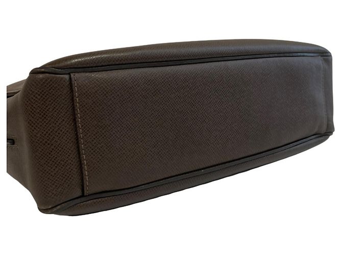 Bolsa Messenger Louis Vuitton Roman MM Marrom - vista 6