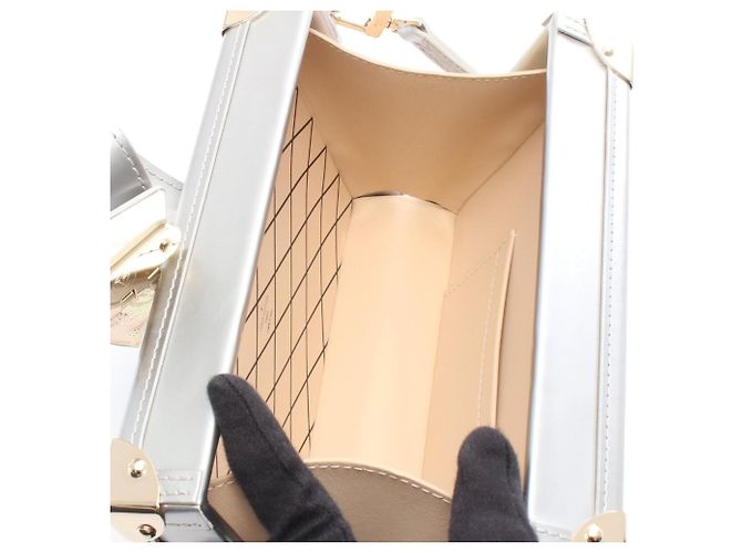 Borsa a tracolla Louis Vuitton Petite Malle Argento Bianco - vista 3