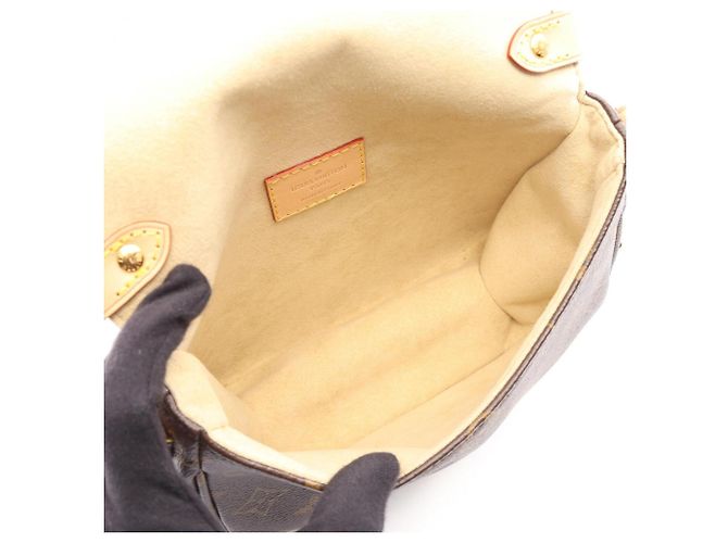 Bolso Louis Vuitton Saumur BB Monogram Castaño Monograma - vista 3