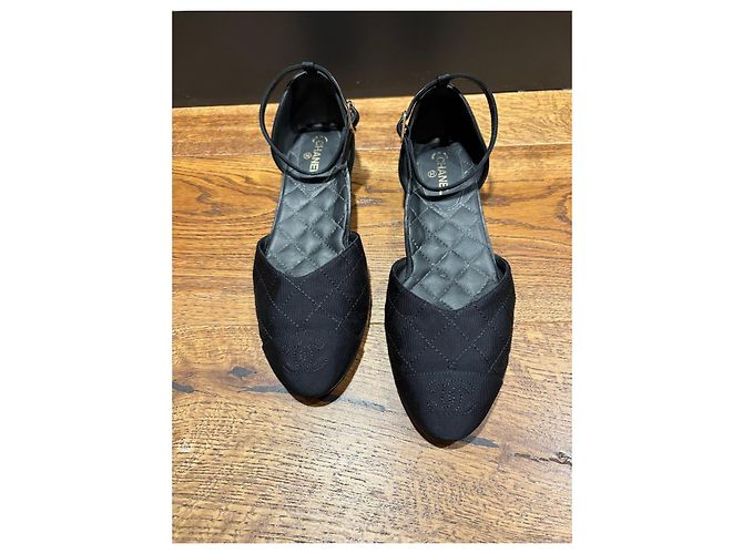 Chanel Sapatilhas em tecido acolchoado com tira no tornozelo Preto - vista 7