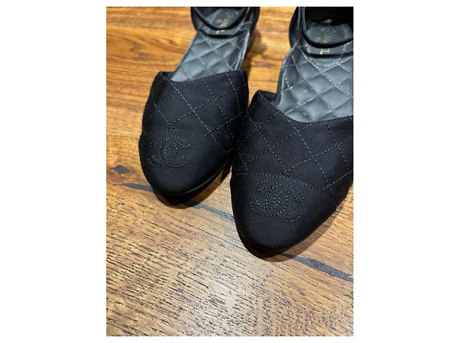 Chanel Sapatilhas em tecido acolchoado com tira no tornozelo Preto - vista 8