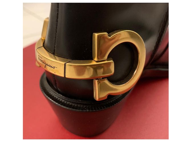 Salvatore Ferragamo botas altas piel negra hebilla Gancini Negro - vista 2