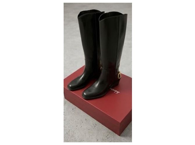 Salvatore Ferragamo botas altas piel negra hebilla Gancini Negro - vista 3