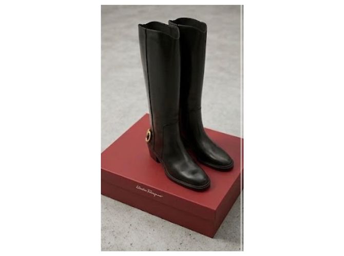 Salvatore Ferragamo botas altas piel negra hebilla Gancini Negro - vista 4