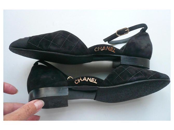 Chanel Sapatilhas Mary Jane Camurça Acolchoada Preto - vista 2