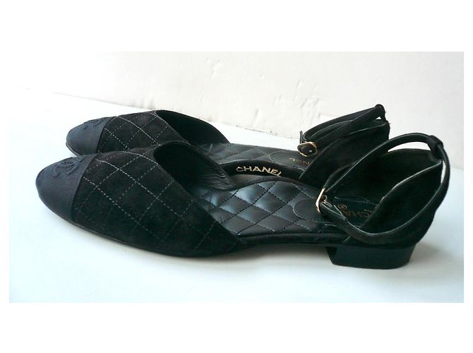 Chanel Sapatilhas Mary Jane Camurça Acolchoada Preto - vista 3
