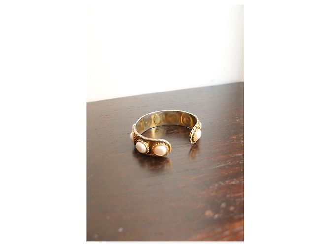 Chanel Bracciale Rigido Baroque in Metallo Dorato e Perle Bianco D'oro - vista 5